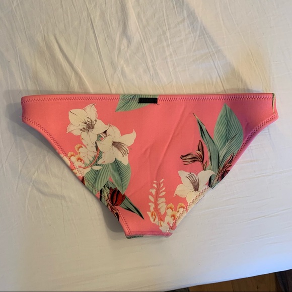 Triangl Swimsuit - Picture 6 of 7